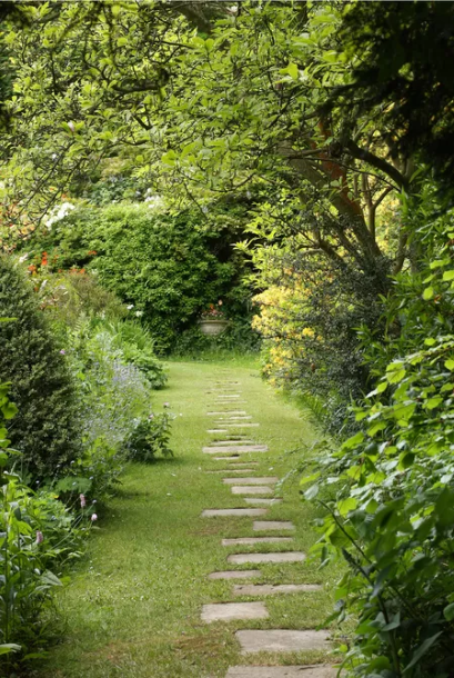 30 English Garden Design Ideas We Love